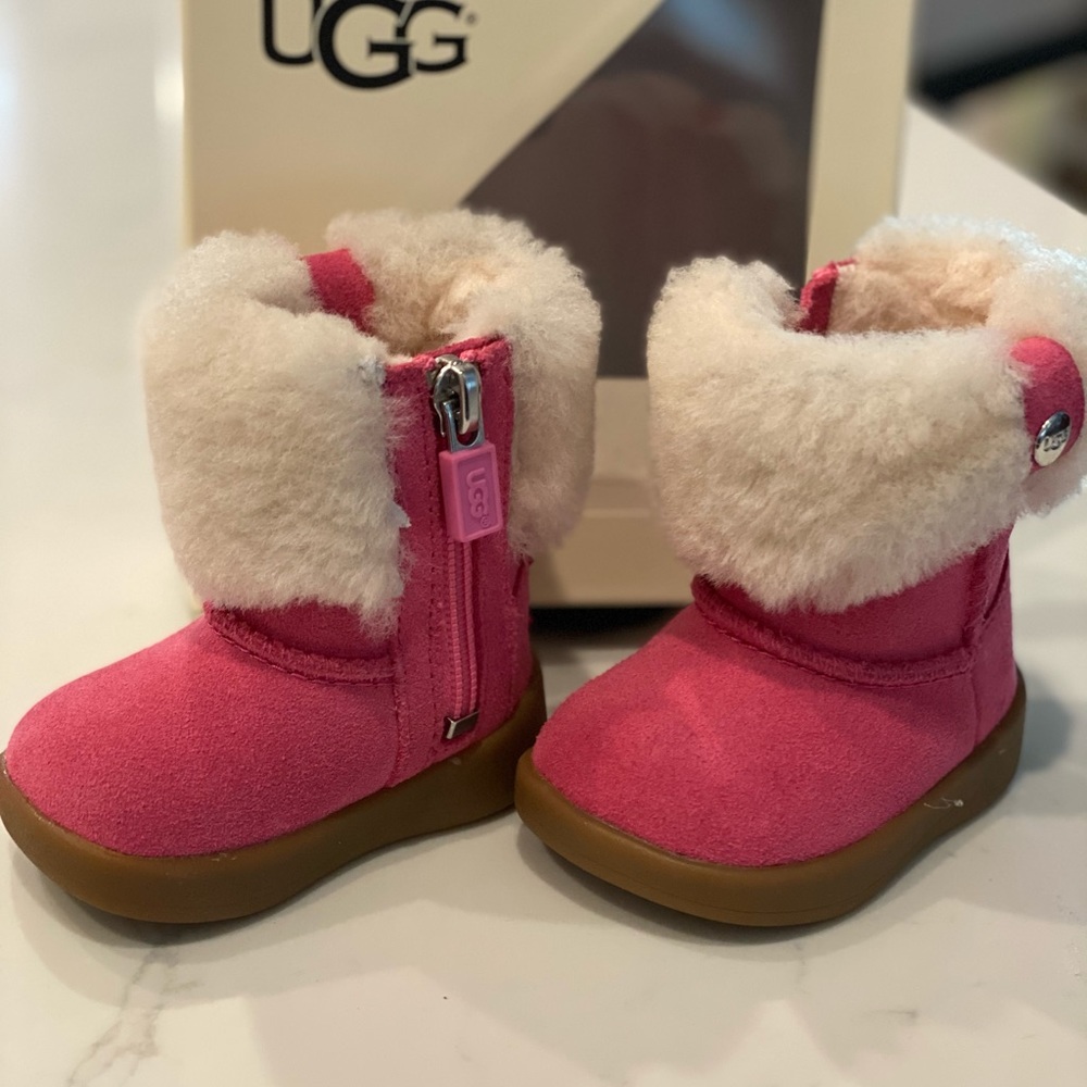 Baby girl pink uggs size 0/1